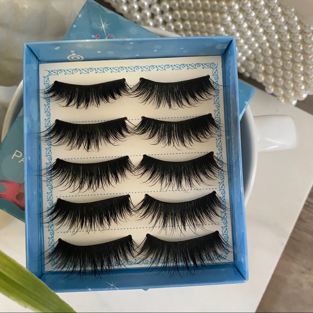 NEW False Lashes - Picture 2 of 7